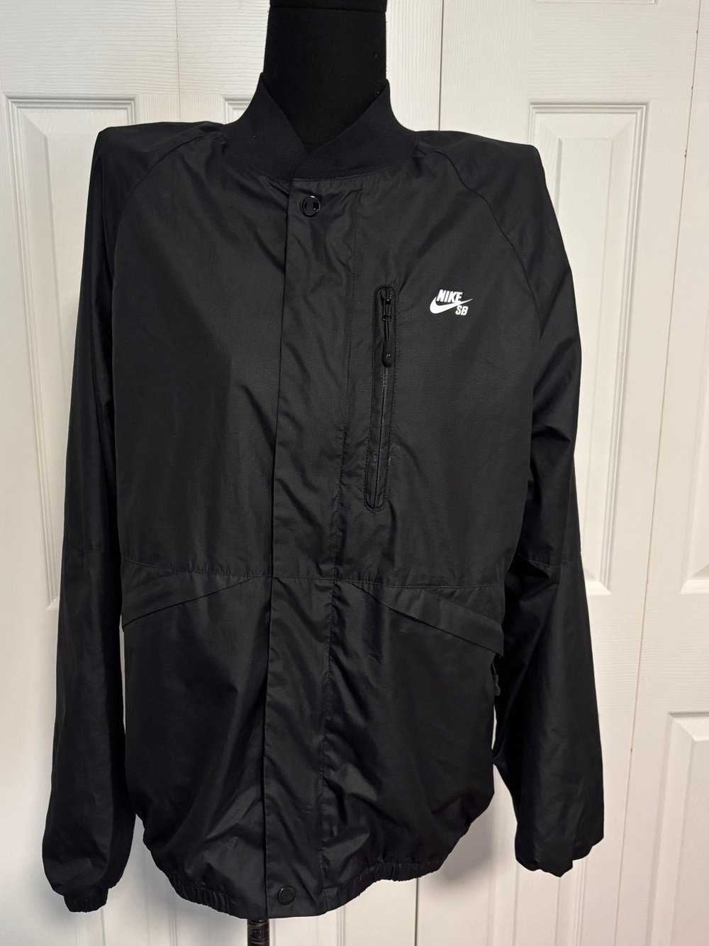 Nike SB Skate Board Black Men's Windbreaker Jacket with White Logo Size Small